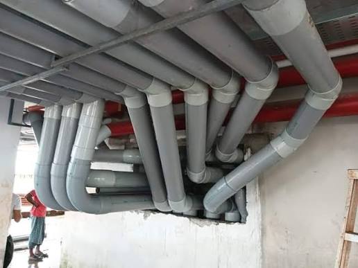 Canalisation Bouchée dans un Immeuble à Douala